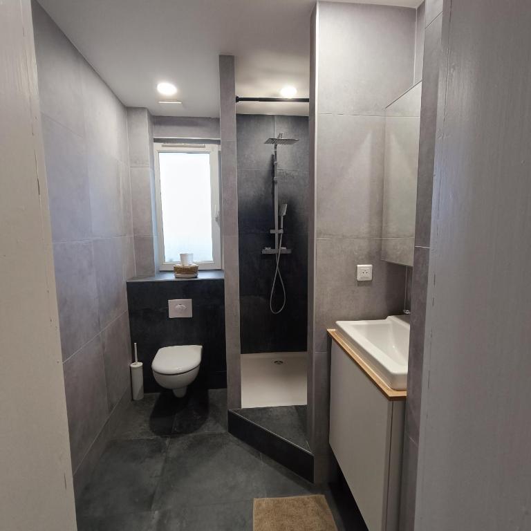 3-room apartment with balcony 10 minutes from the center - Appartement 2 Chambres - 7