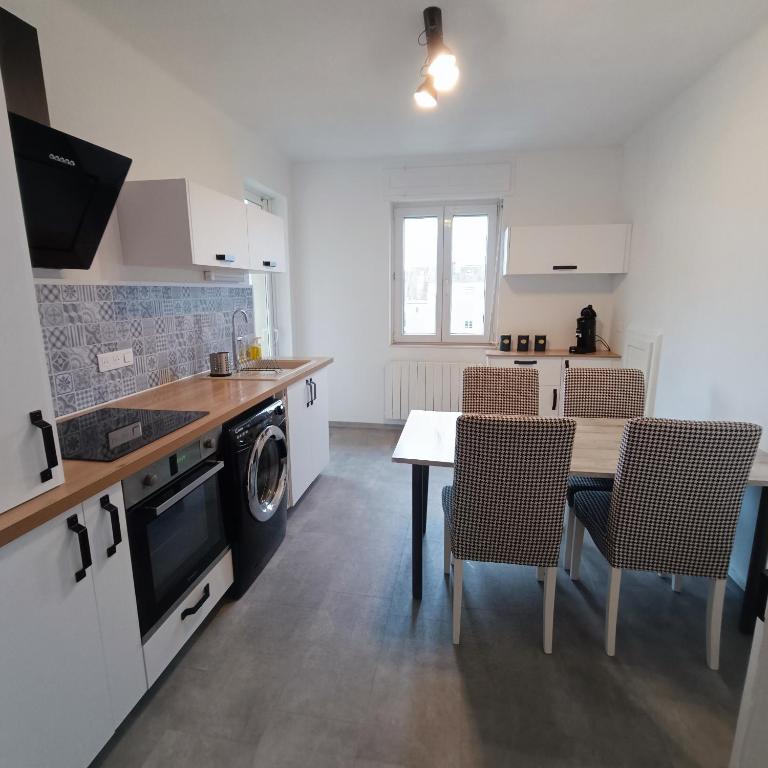 3-room apartment with balcony 10 minutes from the center - Appartement 2 Chambres - 13