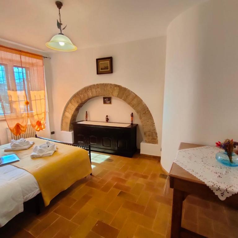 La Suite di Santa Chiara by MyAssisiSuite - Dormi in una Casa del '400 - 125 mq, RARO PIANO TERRA - 3 Veri Letti Matrimoniali, Zero Divani Letto - LIVE CHECK-IN, No Key Box, 3 Real Beds, Jacuzzi - Mówimy po polsku - Appartamento Deluxe con 2 Camere da Letto - 17