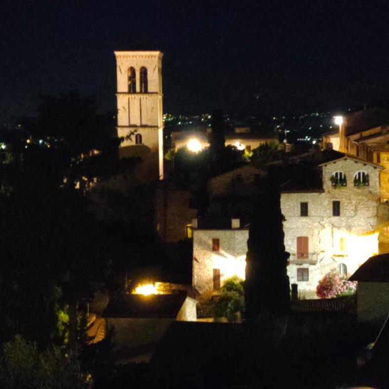 La Suite di Santa Chiara by MyAssisiSuite - Dormi in una Casa del '400 - 125 mq, RARO PIANO TERRA - 3 Veri Letti Matrimoniali, Zero Divani Letto - LIVE CHECK-IN, No Key Box, 3 Real Beds, Jacuzzi - Mówimy po polsku - Appartamento Deluxe con 2 Camere da Letto - 35