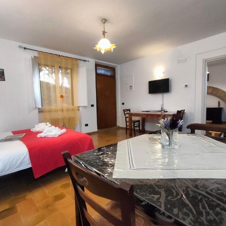 La Suite di Santa Chiara by MyAssisiSuite - Dormi in una Casa del '400 - 125 mq, RARO PIANO TERRA - 3 Veri Letti Matrimoniali, Zero Divani Letto - LIVE CHECK-IN, No Key Box, 3 Real Beds, Jacuzzi - Mówimy po polsku - Appartamento Deluxe con 2 Camere da Letto - 9