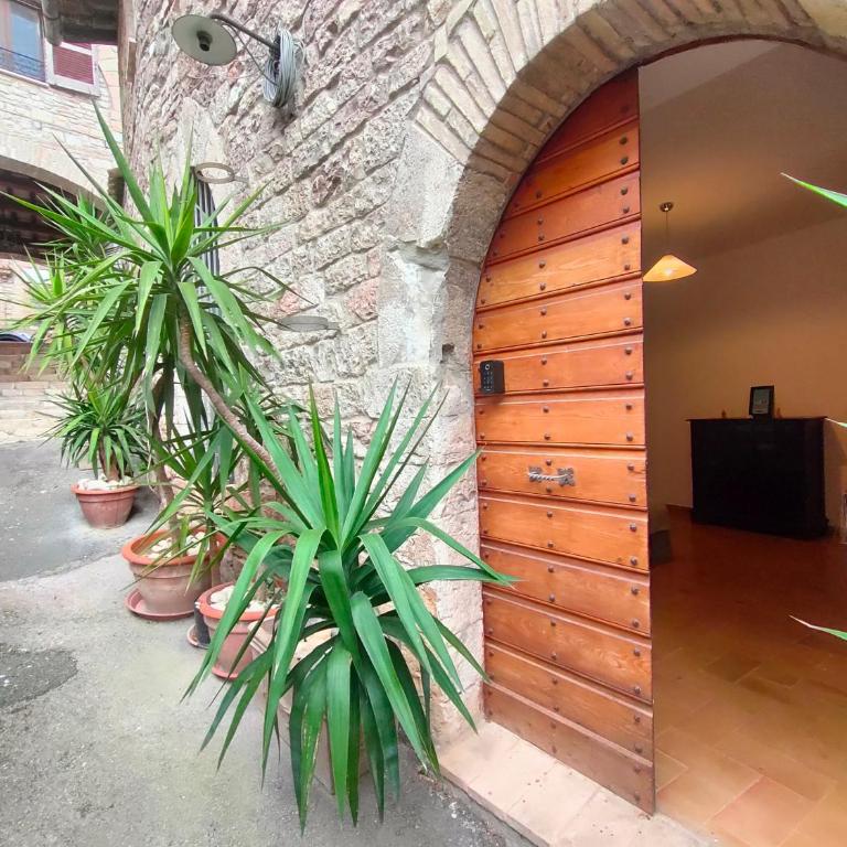 La Suite di Santa Chiara by MyAssisiSuite - Dormi in una Casa del '400 - 125 mq, RARO PIANO TERRA - 3 Veri Letti Matrimoniali, Zero Divani Letto - LIVE CHECK-IN, No Key Box, 3 Real Beds, Jacuzzi - Mówimy po polsku - Appartamento Deluxe con 2 Camere da Letto - 31