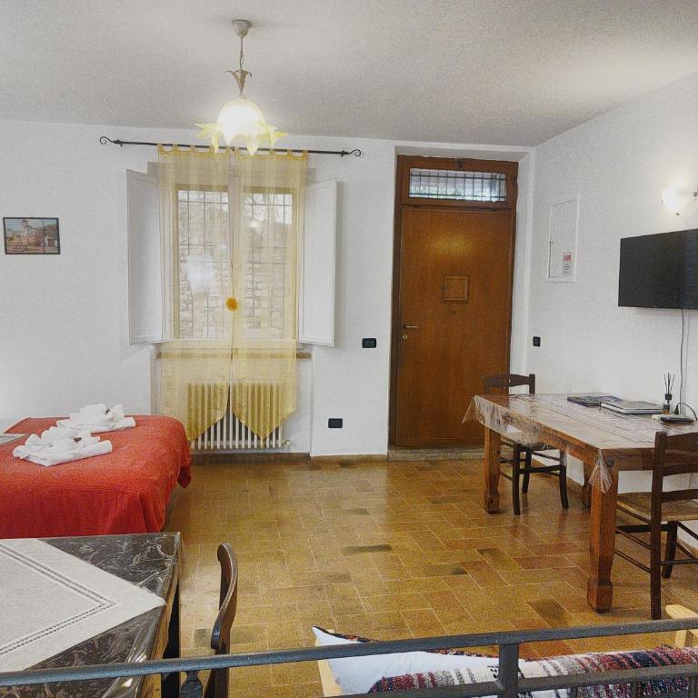 La Suite di Santa Chiara by MyAssisiSuite - Dormi in una Casa del '400 - 125 mq, RARO PIANO TERRA - 3 Veri Letti Matrimoniali, Zero Divani Letto - LIVE CHECK-IN, No Key Box, 3 Real Beds, Jacuzzi - Mówimy po polsku - Appartamento Deluxe con 2 Camere da Letto - 12