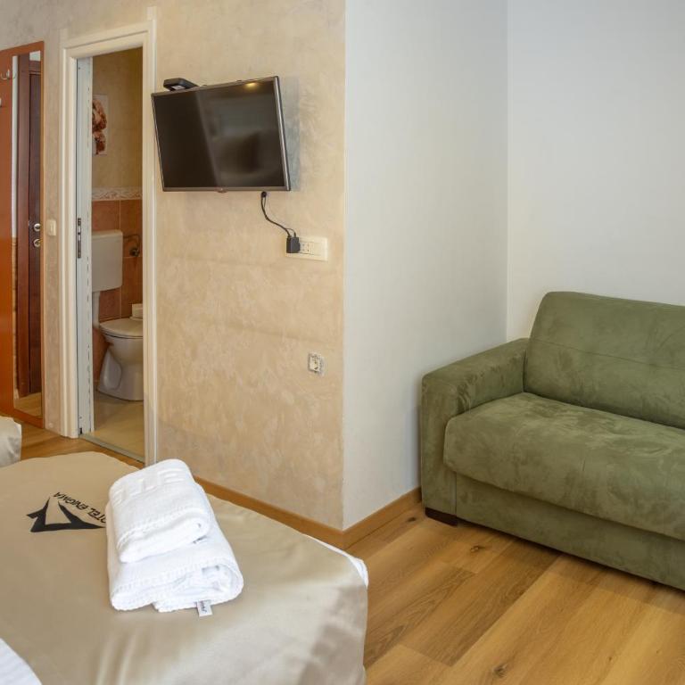 Hotel Enigma - Dvokrevetna Soba sa Zasebnim Krevetima - 3