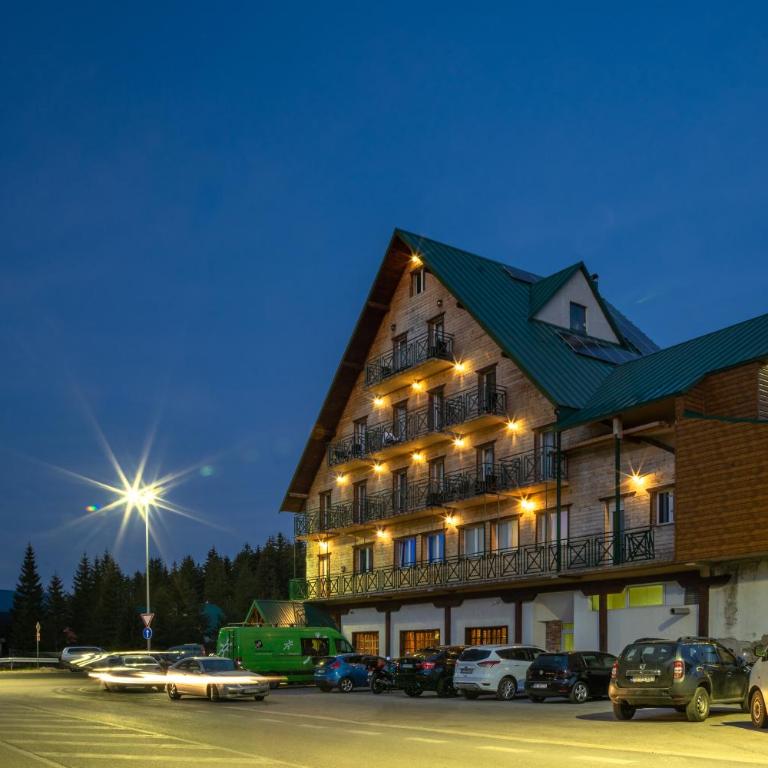 Hotel Enigma - Dvokrevetna Soba sa Bračnim Krevetom i Balkonom - 1