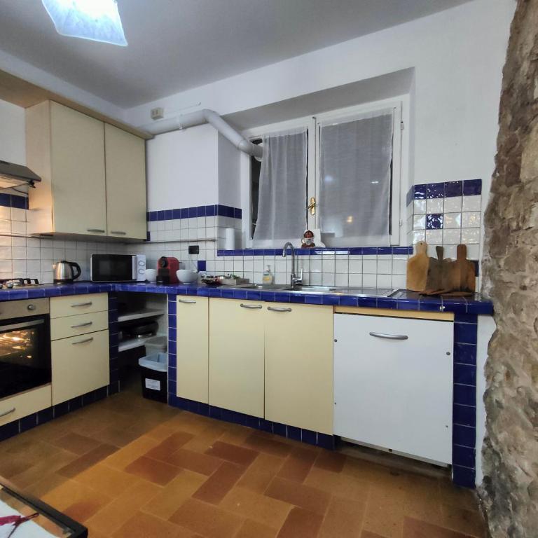 La Suite di Santa Chiara by MyAssisiSuite - Dormi in una Casa del '400 - 125 mq, RARO PIANO TERRA - 3 Veri Letti Matrimoniali, Zero Divani Letto - LIVE CHECK-IN, No Key Box, 3 Real Beds, Jacuzzi - Mówimy po polsku - Appartamento Deluxe con 2 Camere da Letto - 21