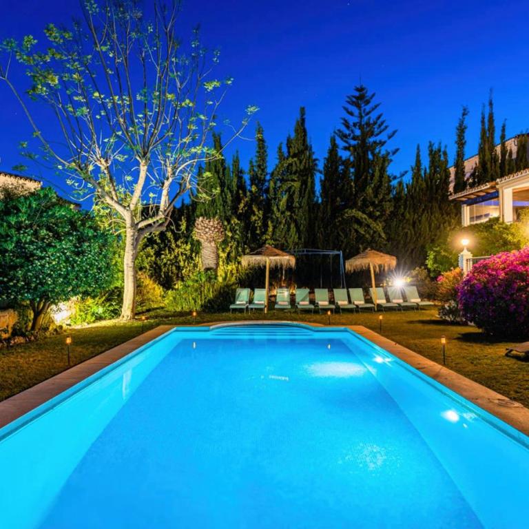 Villa 10 Luxe by Lirios Village Marbella - Superb Location and Heated Pool - Casa de 8 dormitorios - 85