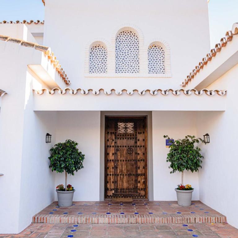 Villa 10 Luxe by Lirios Village Marbella - Superb Location and Heated Pool - Casa de 8 dormitorios - 96