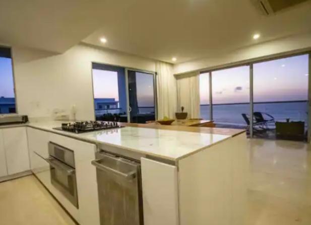 Apartamento con vista al mar, salida a la playa, aire acondicionado y jacuzzi - Apartment - 7