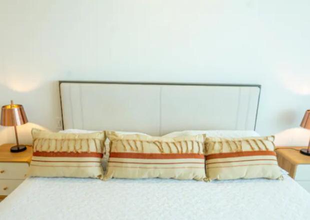 Apartamento con vista al mar, salida a la playa, aire acondicionado y jacuzzi - Apartment - 24
