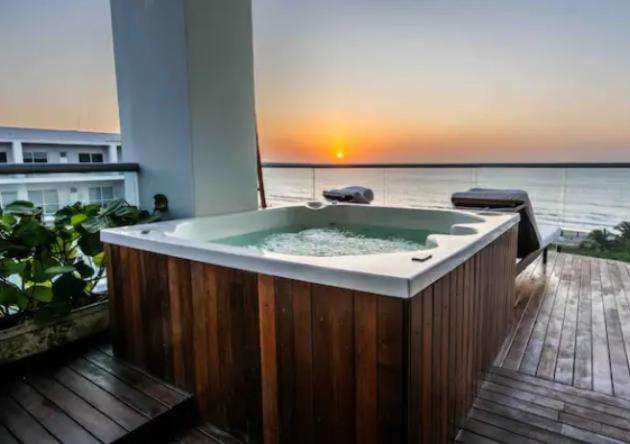 Apartamento con vista al mar, salida a la playa, aire acondicionado y jacuzzi - Apartment - 42