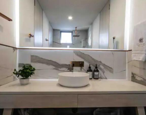 Apartamento con vista al mar, salida a la playa, aire acondicionado y jacuzzi - Apartment - 46