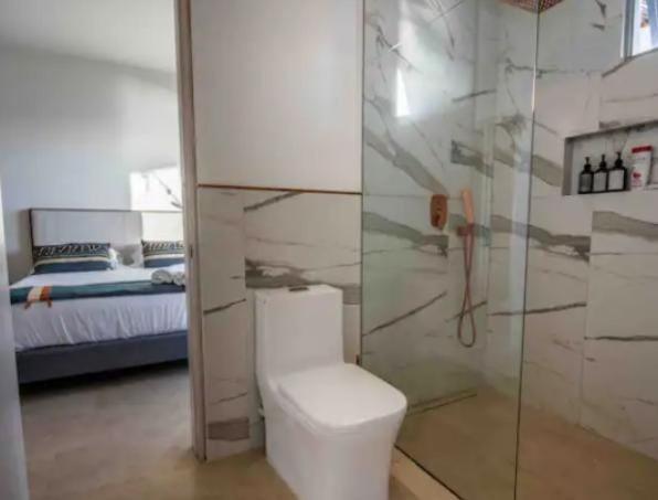 Apartamento con vista al mar, salida a la playa, aire acondicionado y jacuzzi - Apartment - 50