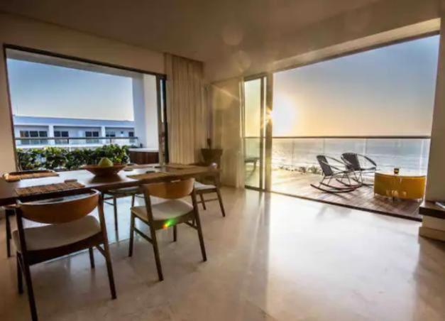 Apartamento con vista al mar, salida a la playa, aire acondicionado y jacuzzi - Apartment - 51