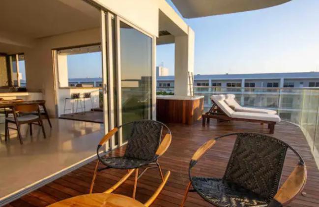 Apartamento con vista al mar, salida a la playa, aire acondicionado y jacuzzi - Apartment - 53