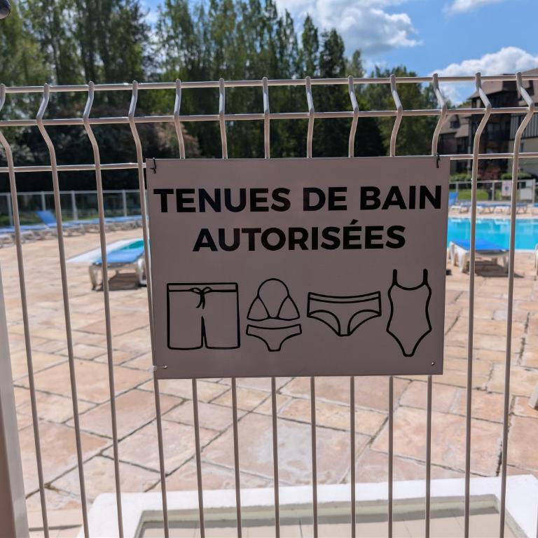 Rez-de-chaussée, parking gratuit, piscine chauffée - Appartement 2 Chambres - Vue sur Jardin - 26