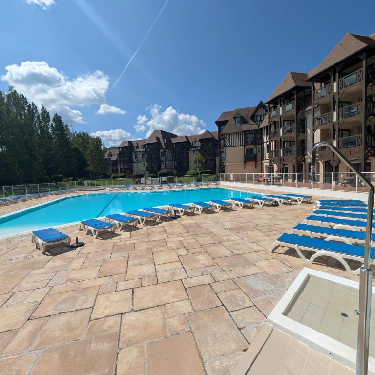 Rez-de-chaussée, parking gratuit, piscine chauffée - Appartement 2 Chambres - Vue sur Jardin - 10