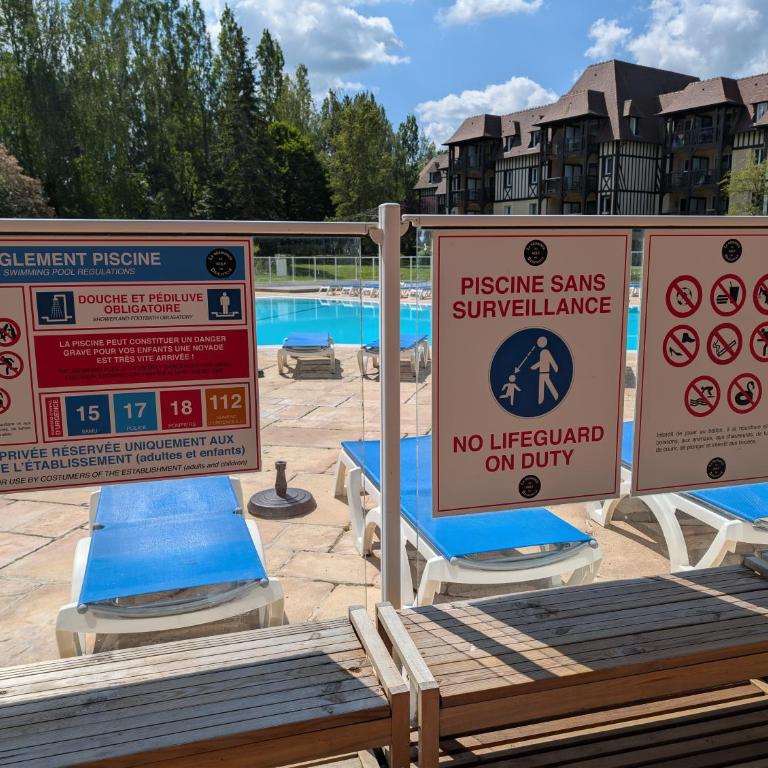 Rez-de-chaussée, parking gratuit, piscine chauffée - Appartement 2 Chambres - Vue sur Jardin - 25