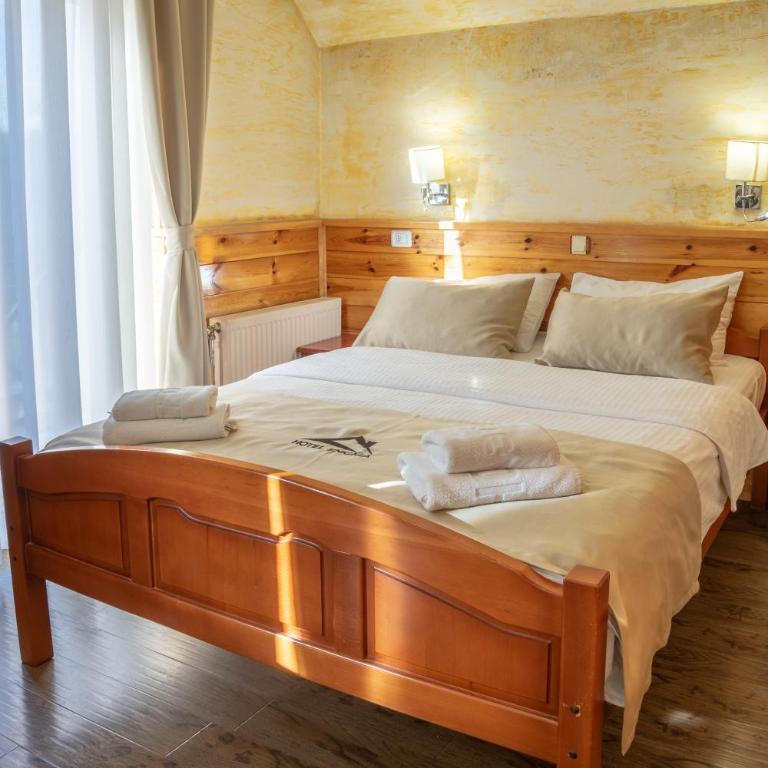 Hotel Enigma - Dvokrevetna Soba sa Bračnim Krevetom - 5