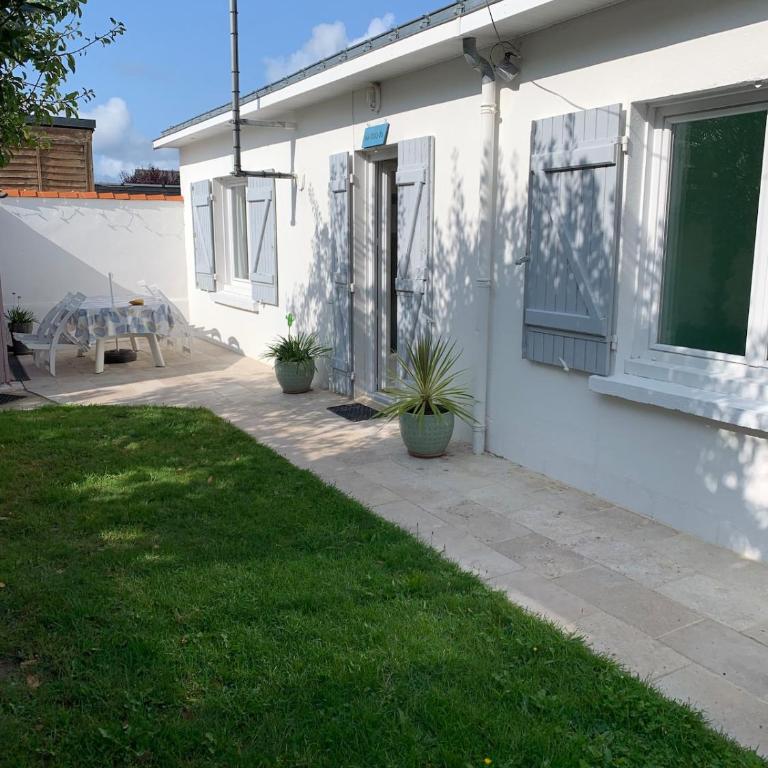 Madoujo petite villa à 200m de la plage - Maison 1 Chambre - 1