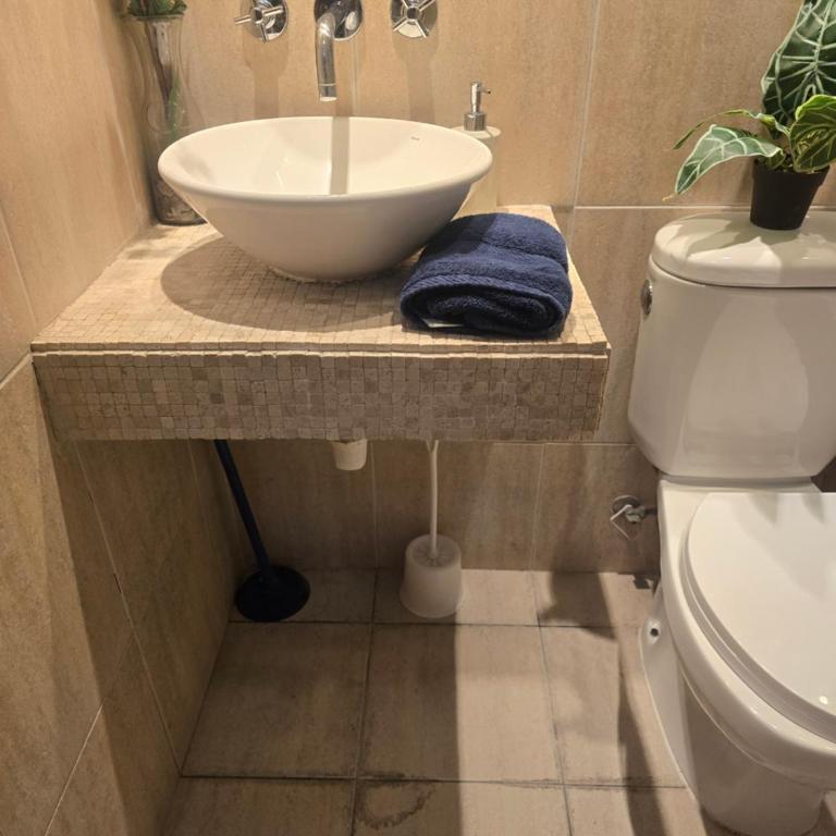 Excelente ubicacion Departamrnto 2 o 1 dormitorio - Two-Bedroom Apartment - 3