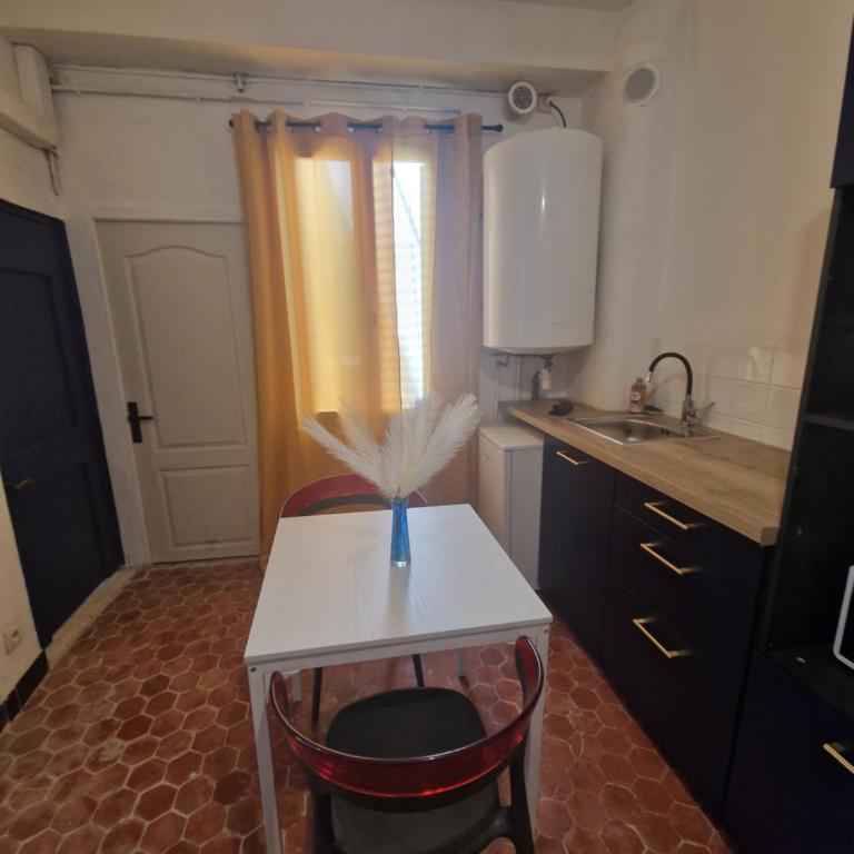 Appartement de charme- Arles centre - climatisé - One-Bedroom Apartment - 4