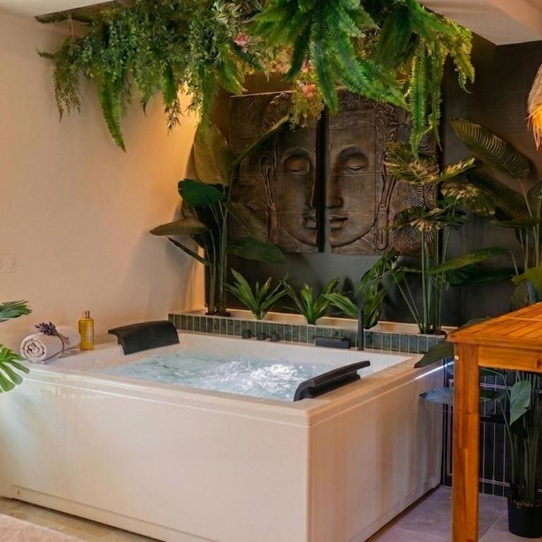 Suite Uluwatu - Spa, Cinéma & Ambiance tropicale - One-Bedroom Apartment - 1