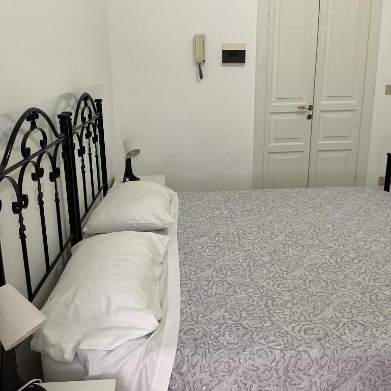 Crispi Accomodation B&B - Large Double or Twin Room - 2