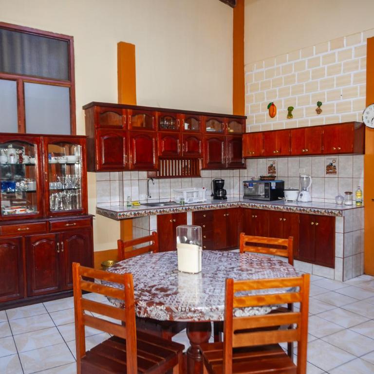 Linda Casona con piscina AC wifi mall para 12 personas - One-Bedroom Apartment - 9