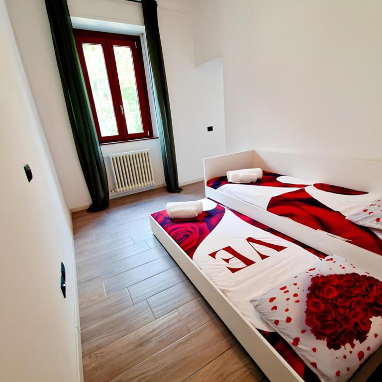 Tirano Family Hub - 3 Bedrooms, Parking&View - Three-Bedroom Apartment with Mountain View - 1