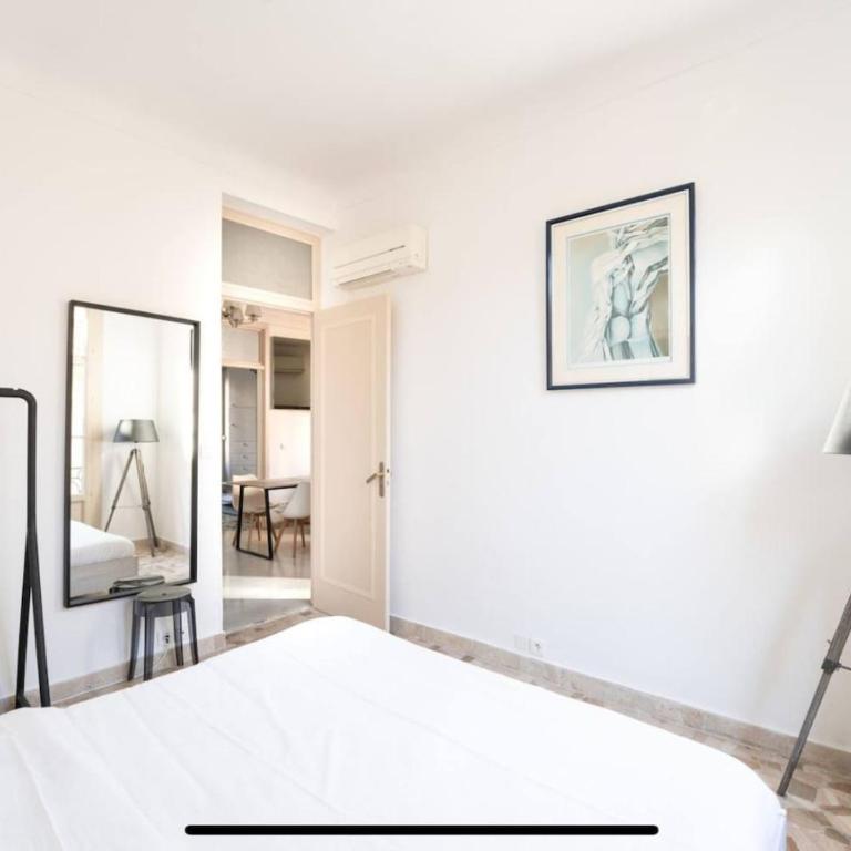 Monte Carlo Monaco border, hypercenter, familly friendly - monthly rent - Appartement 2 Chambres - 8