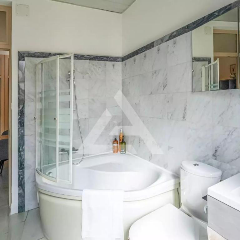 Monte Carlo Monaco border, hypercenter, familly friendly - monthly rent - Appartement 2 Chambres - 18