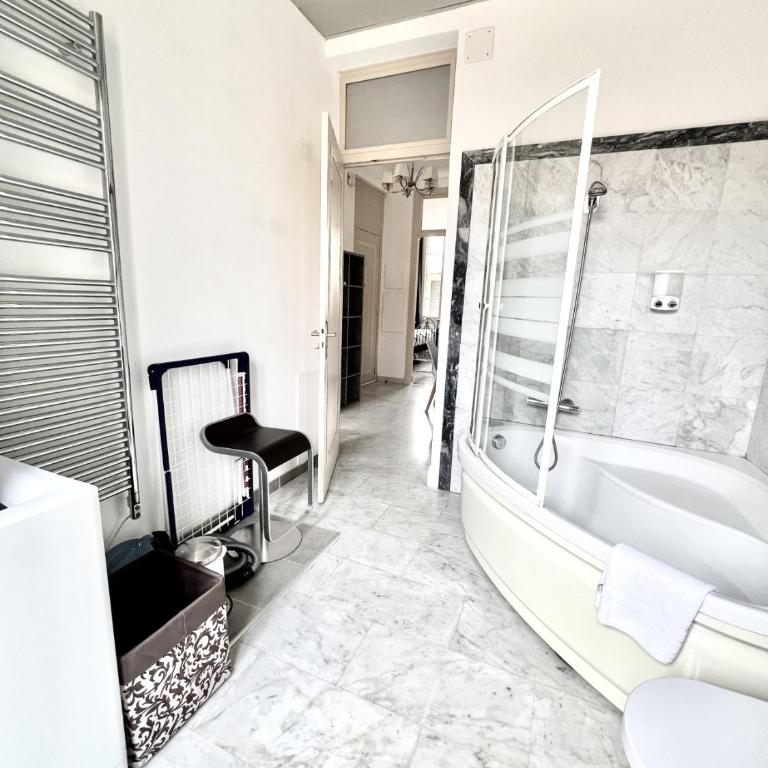 Monte Carlo Monaco border, hypercenter, familly friendly - monthly rent - Appartement 2 Chambres - 22