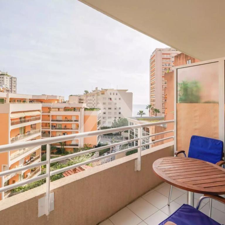 New Large Studio - Monaco Border - Sea View - Lift - Parking included - Chambre Double Deluxe avec Balcon - Vue sur Mer - 3