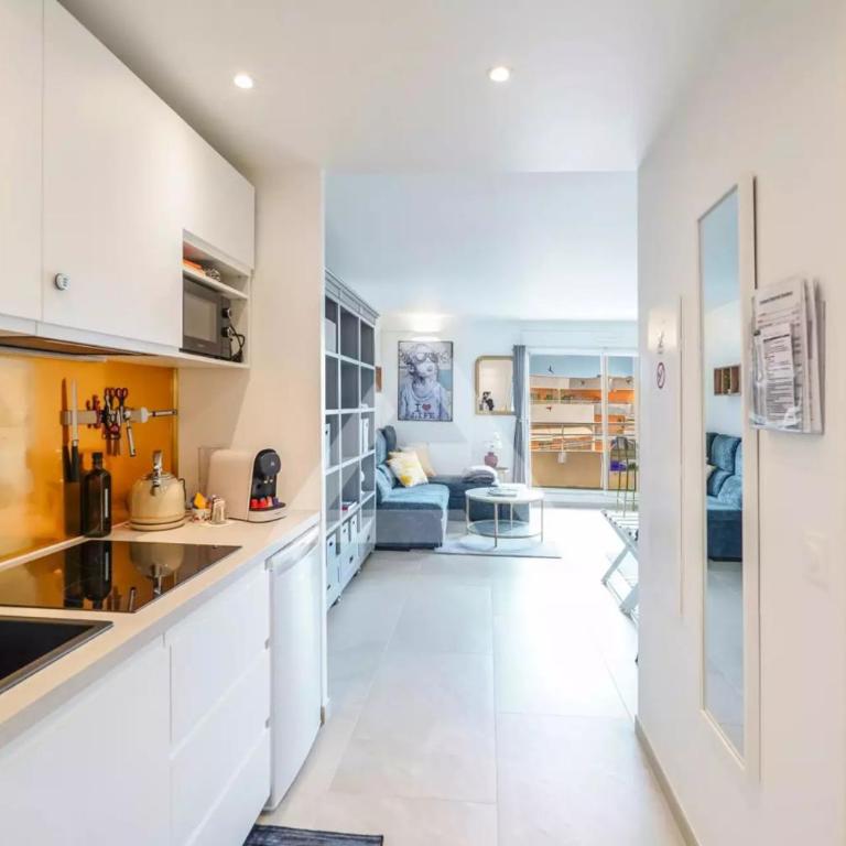 New Large Studio - Monaco Border - Sea View - Lift - Parking included - Chambre Double Deluxe avec Balcon - Vue sur Mer - 7
