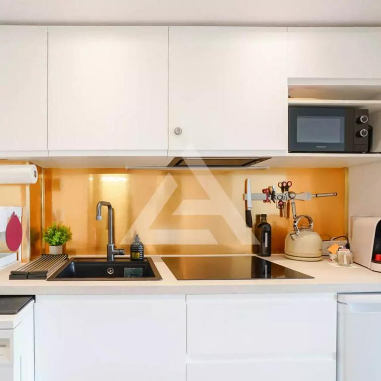 New Large Studio - Monaco Border - Sea View - Lift - Parking included - Chambre Double Deluxe avec Balcon - Vue sur Mer - 9