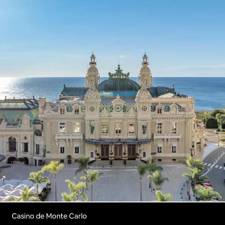 New Large Studio - Monaco Border - Sea View - Lift - Parking included - Chambre Double Deluxe avec Balcon - Vue sur Mer - 14