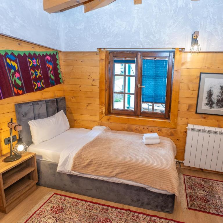 Rooms and apartmants Mirovic - Superior Triple Room - 1