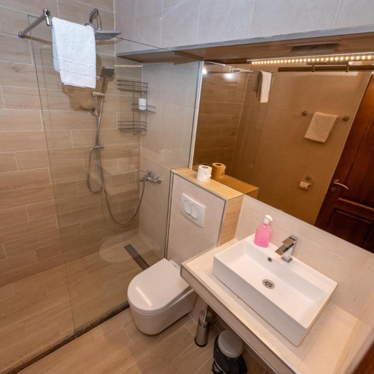 Rooms and apartmants Mirovic - Superior Triple Room - 4