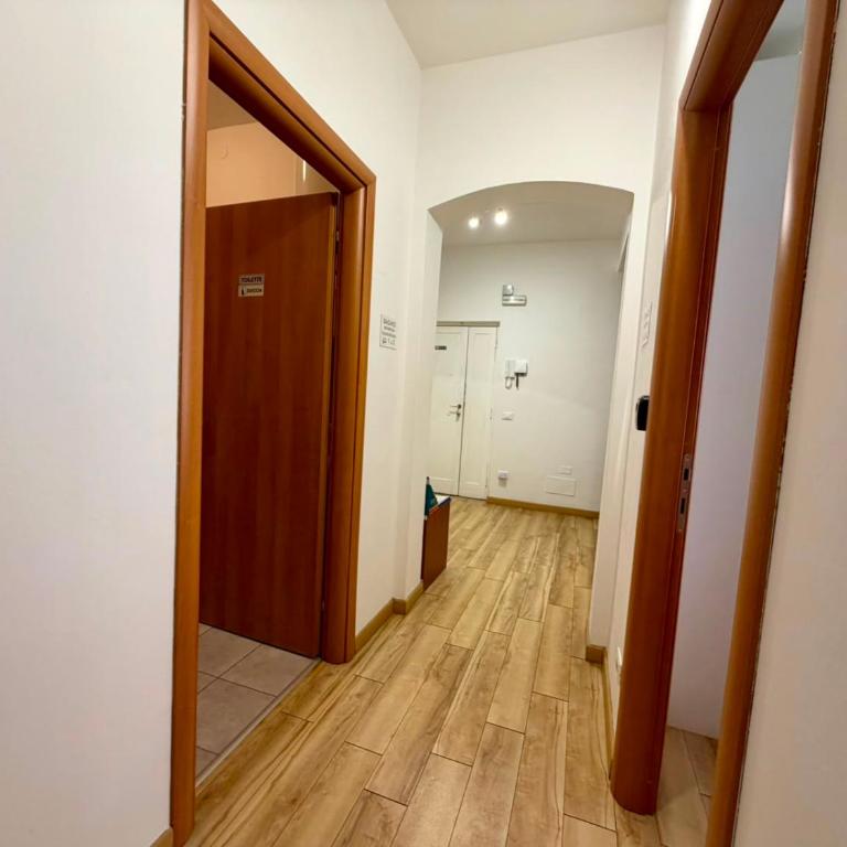 Casa Vacanza da ELENA 3 - Bilocale in prossimità della Stazione FS Verona Porta Nuova - Appartamento con 2 Camere da Letto e Balcone - 3