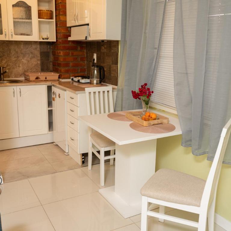 Golden Bis 3 Subotica - One-Bedroom Apartment - 8