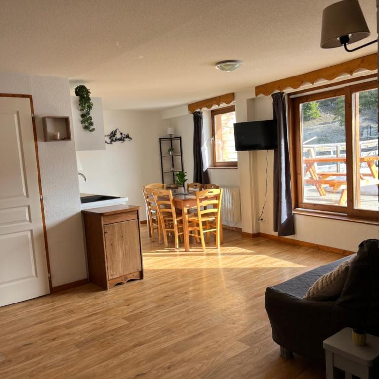 Pied piste avec terrasse - 6 pers - Appartement 2 Chambres - 13