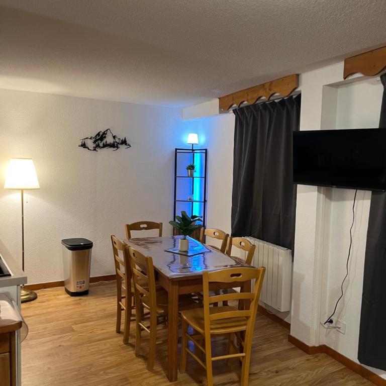 Pied piste avec terrasse - 6 pers - Appartement 2 Chambres - 21