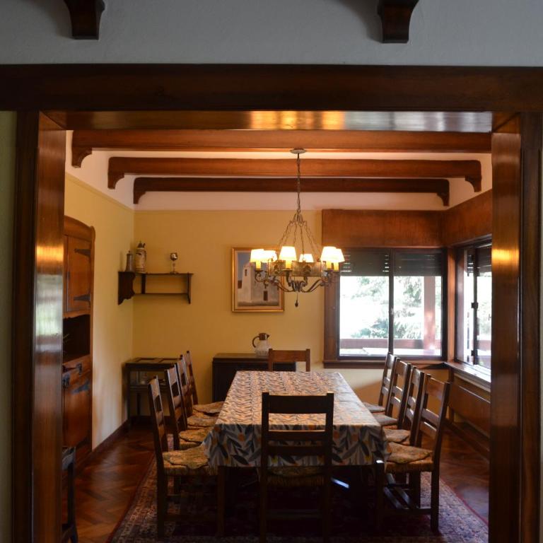 Amplia Casona de Estilo en La Falda - Casa de 4 dormitorios - 66
