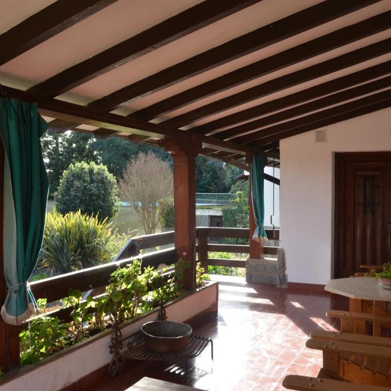 Amplia Casona de Estilo en La Falda - Casa de 4 dormitorios - 65