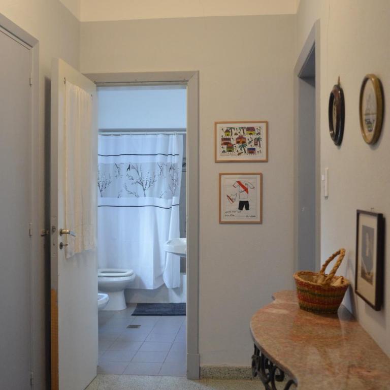 Amplia Casona de Estilo en La Falda - Casa de 4 dormitorios - 64