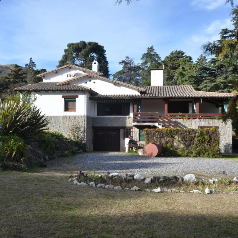 Amplia Casona de Estilo en La Falda - Casa de 4 dormitorios - 83