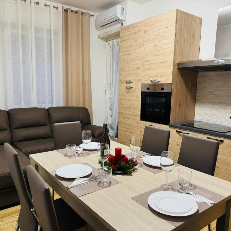 Casa Vacanza da ELENA 3 - Bilocale in prossimità della Stazione FS Verona Porta Nuova - Apartment mit 2 Schlafzimmern und Balkon - 2