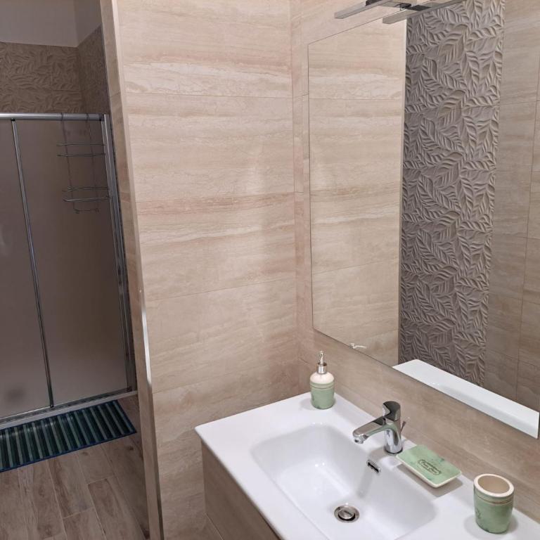 MARE FUORI - stanze con piscina - Camera Matrimoniale con Bagno Privato - 17