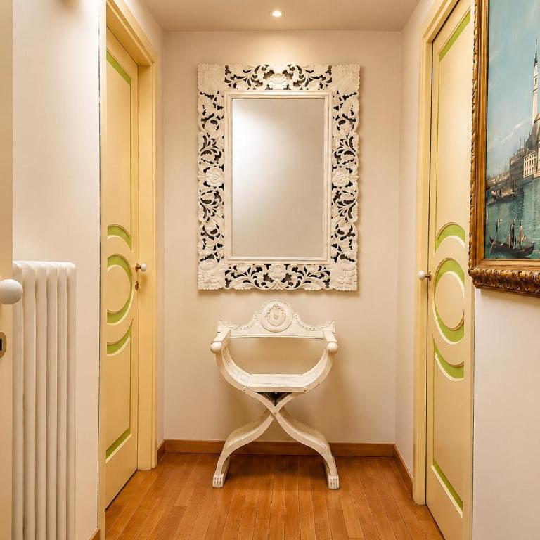 ComeCasa Duomo Elegant Retreat - Two-Bedroom Apartment with Balcony - 32